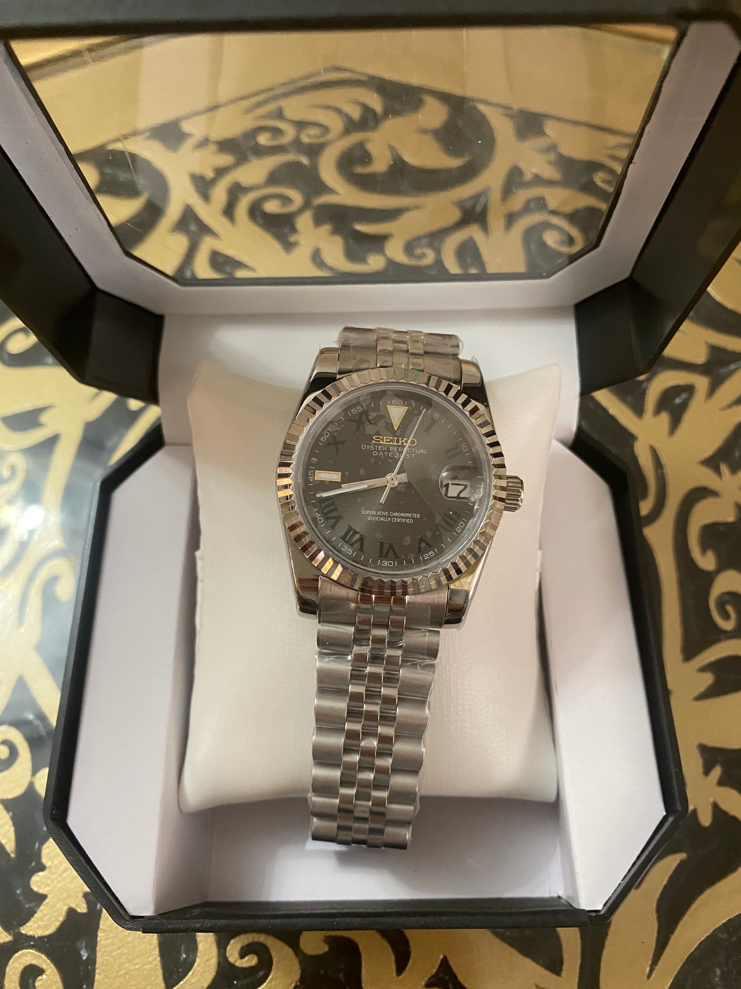 GREY ROMAN NUMERAL DIAL