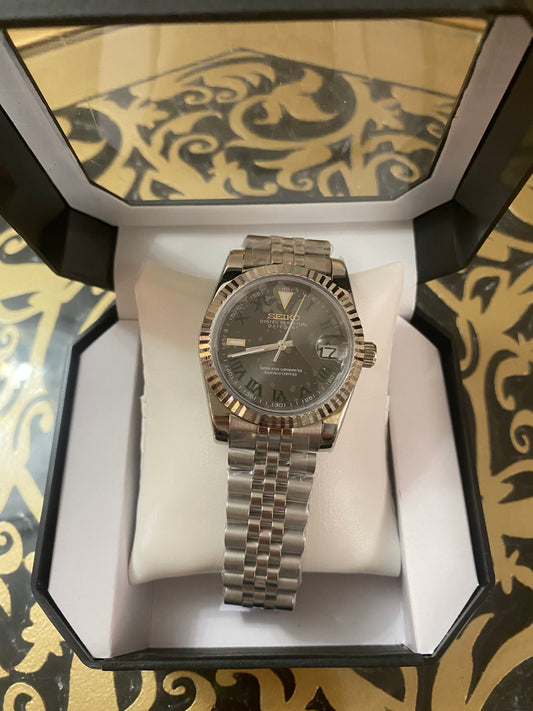 GREY ROMAN NUMERAL DIAL